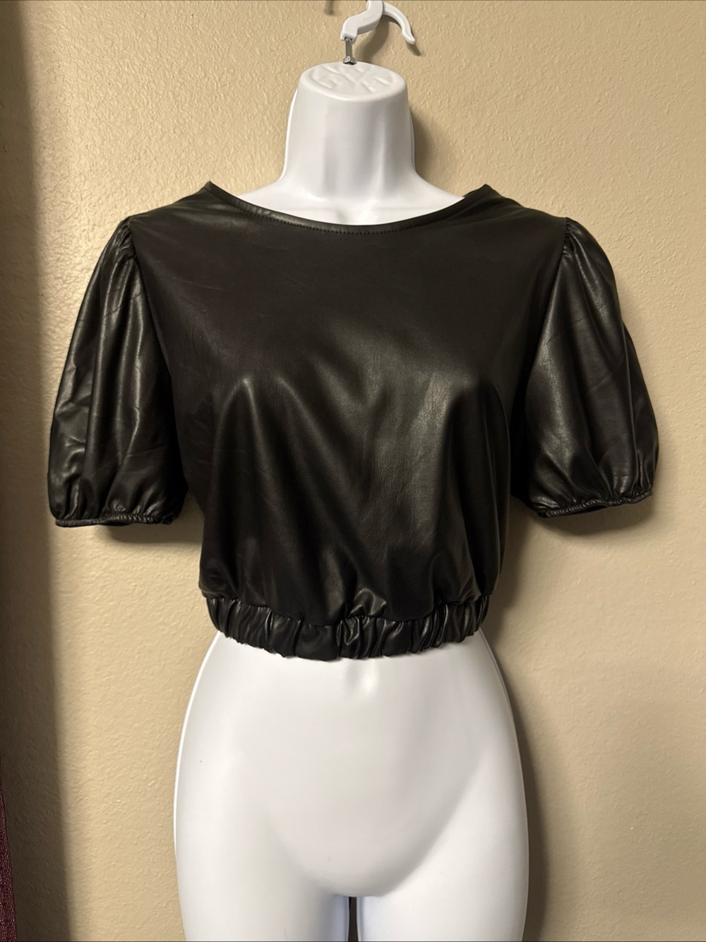 #863 Blashe Women’s Faux Leather Short Sleeve Crop Top Size Large Juniors